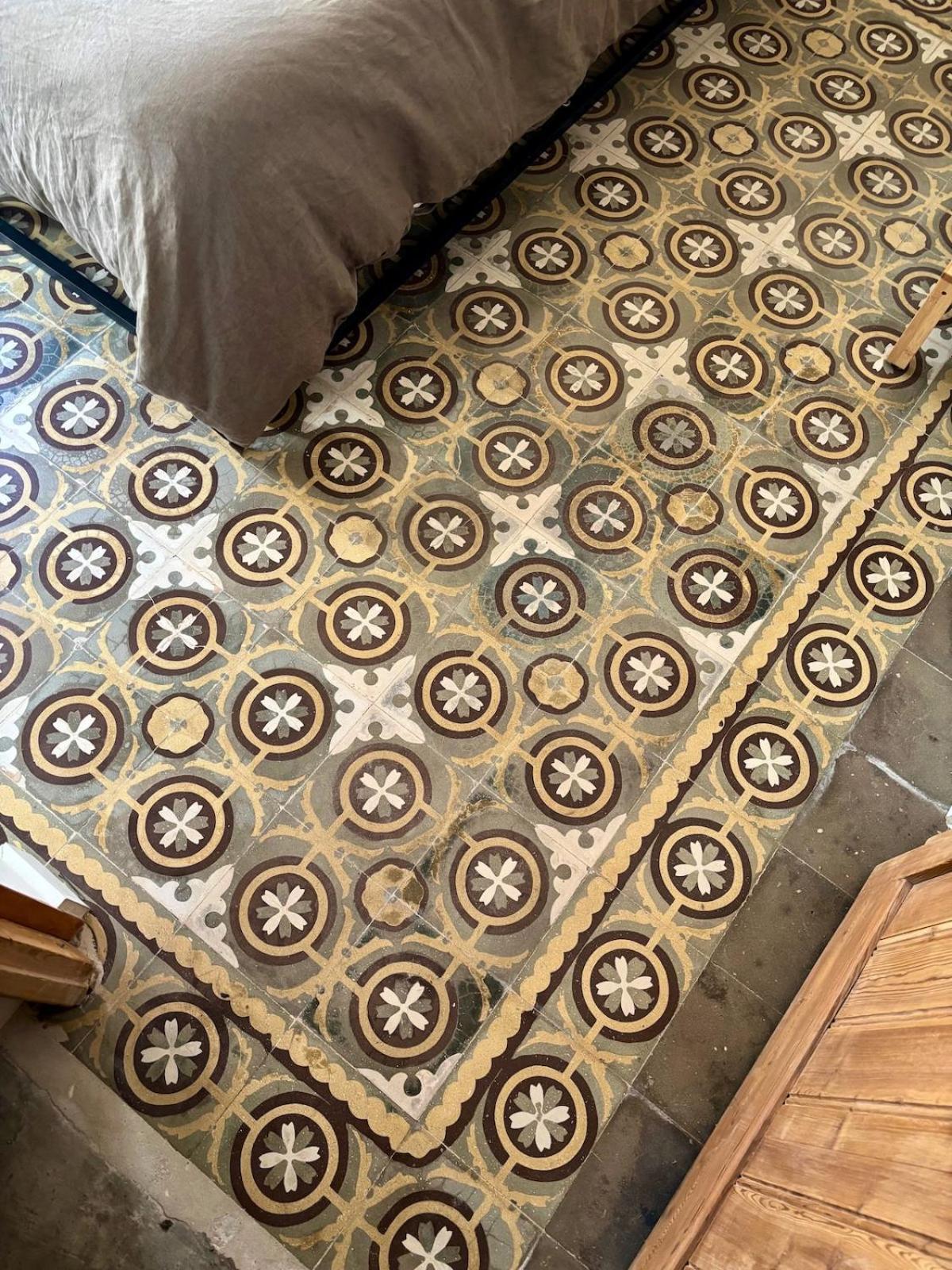 Cozy In A Historic House Near The Sea